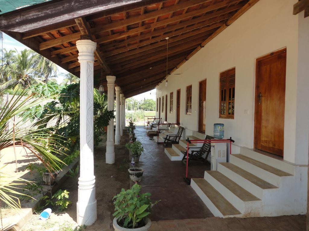 Yoho Hotel Arugambay Beach Inn 아루감 베이 외부 사진