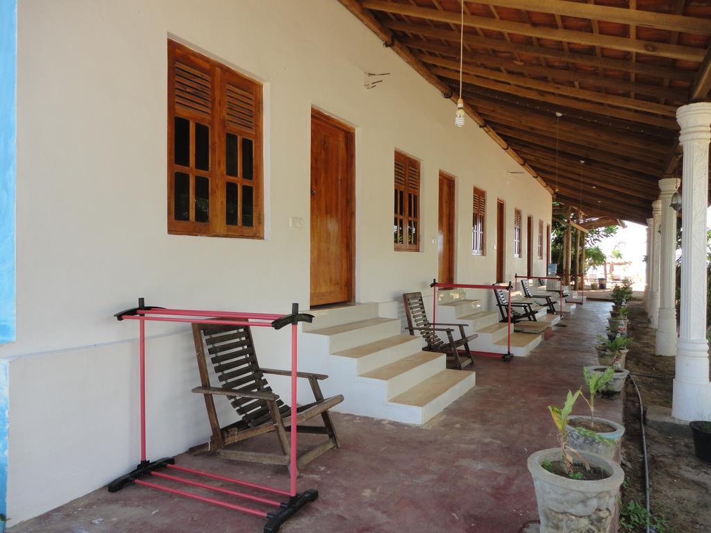 Yoho Hotel Arugambay Beach Inn 아루감 베이 외부 사진
