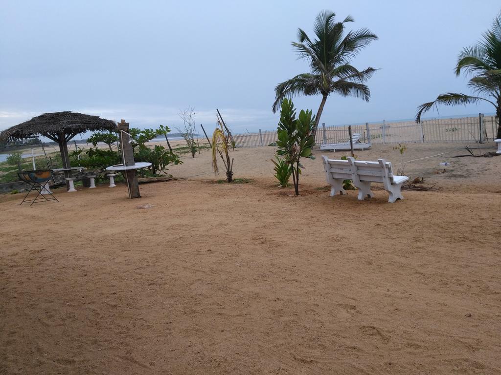 Yoho Hotel Arugambay Beach Inn 아루감 베이 외부 사진